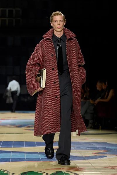 Look 17